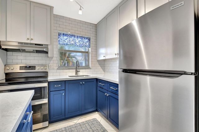 638 Snug Harbor Drive E11, Boynton Beach, FL 33435