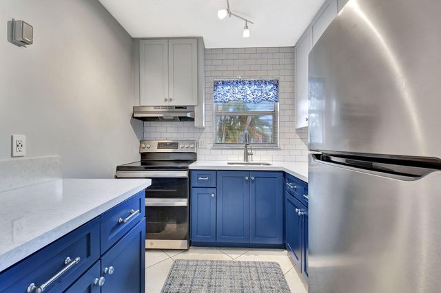 638 Snug Harbor Drive E11, Boynton Beach, FL 33435