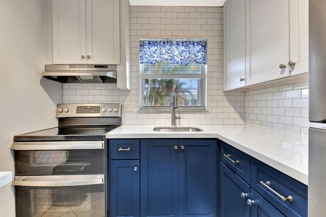 638 Snug Harbor Drive E11, Boynton Beach, FL 33435