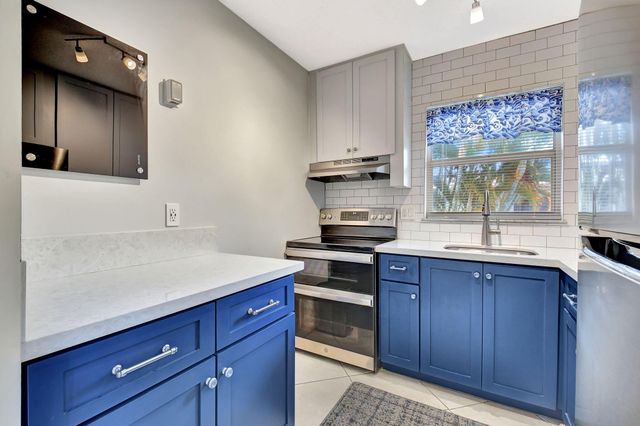 638 Snug Harbor Drive E11, Boynton Beach, FL 33435