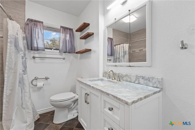 803 E 15th Street, Cameron, TX 76520