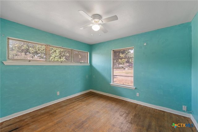 803 E 15th Street, Cameron, TX 76520