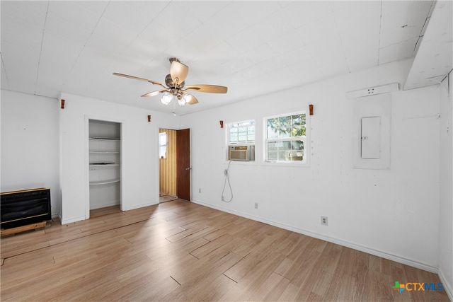 803 E 15th Street, Cameron, TX 76520