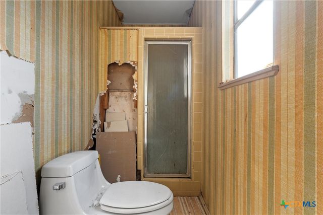 803 E 15th Street, Cameron, TX 76520