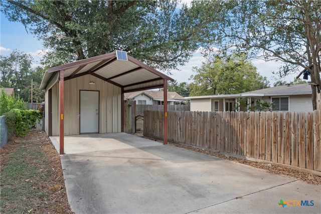 803 E 15th Street, Cameron, TX 76520