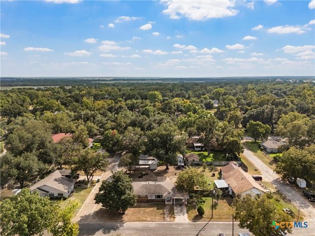 803 E 15th Street, Cameron, TX 76520