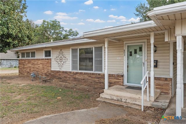 803 E 15th Street, Cameron, TX 76520