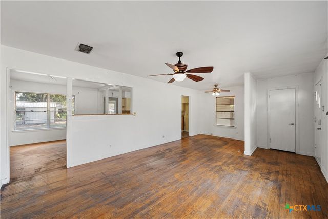 803 E 15th Street, Cameron, TX 76520