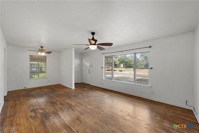 803 E 15th Street, Cameron, TX 76520