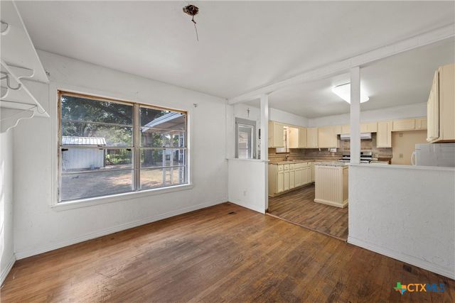 803 E 15th Street, Cameron, TX 76520