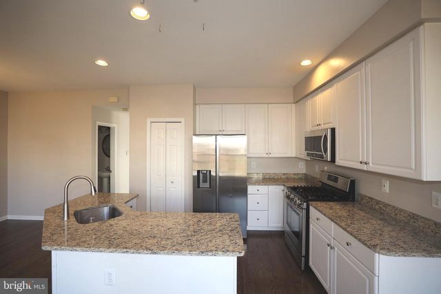 47616 WATKINS ISLAND SQ, Sterling, VA 20165