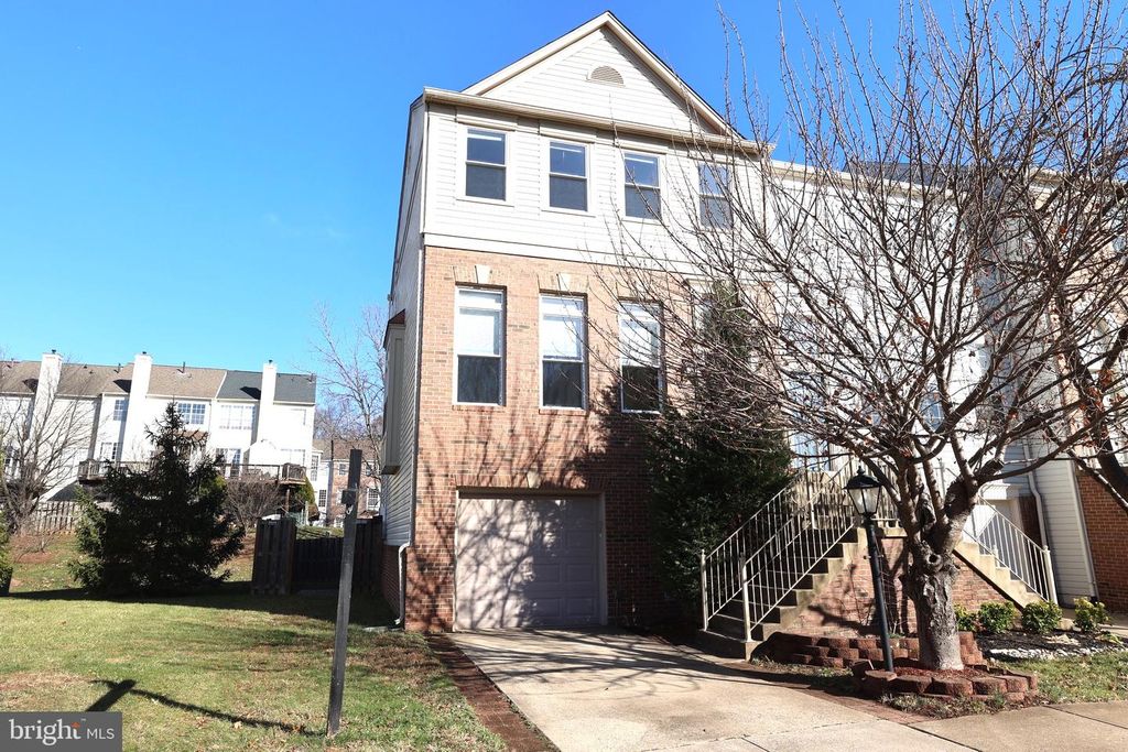 47616 WATKINS ISLAND SQ, Sterling, VA 20165