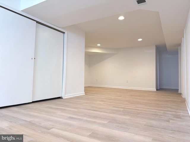 6709 FOREST HILL DR, University Park, MD 20782