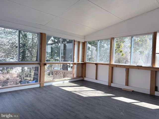 6709 FOREST HILL DR, University Park, MD 20782