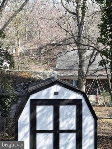 6709 FOREST HILL DR, University Park, MD 20782