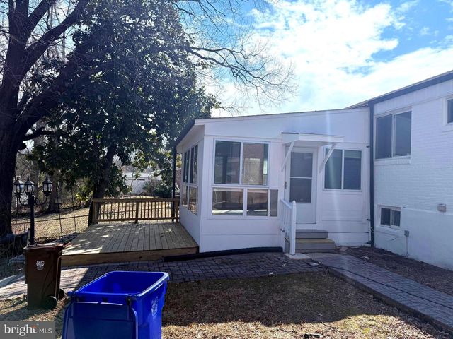 6709 FOREST HILL DR, University Park, MD 20782