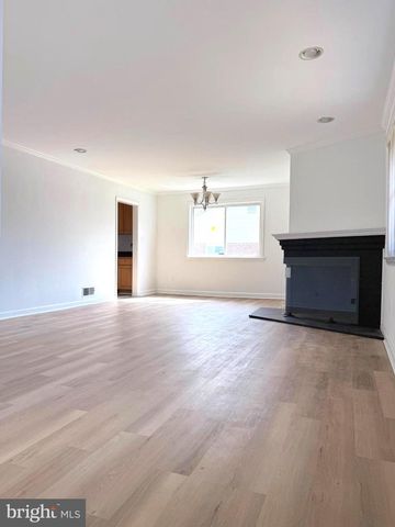 6709 FOREST HILL DR, University Park, MD 20782