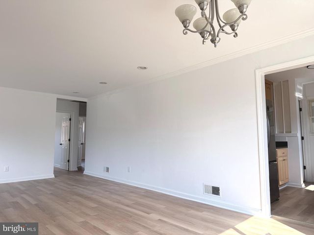 6709 FOREST HILL DR, University Park, MD 20782