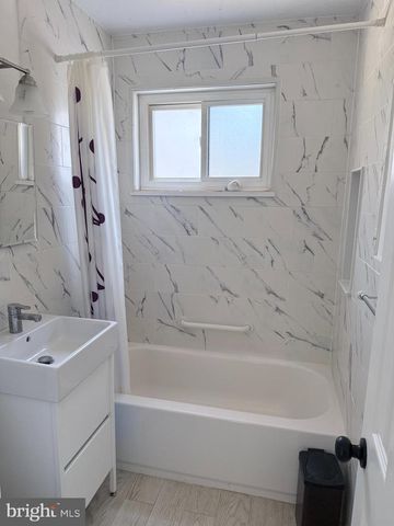 6709 FOREST HILL DR, University Park, MD 20782