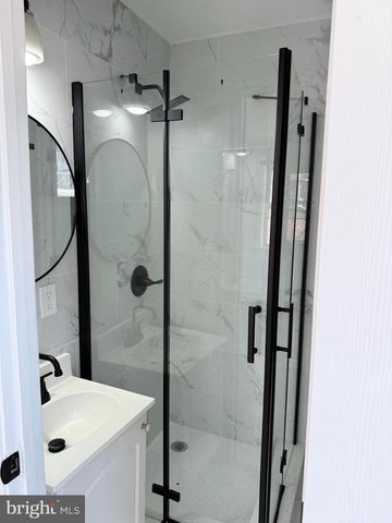 6709 FOREST HILL DR, University Park, MD 20782