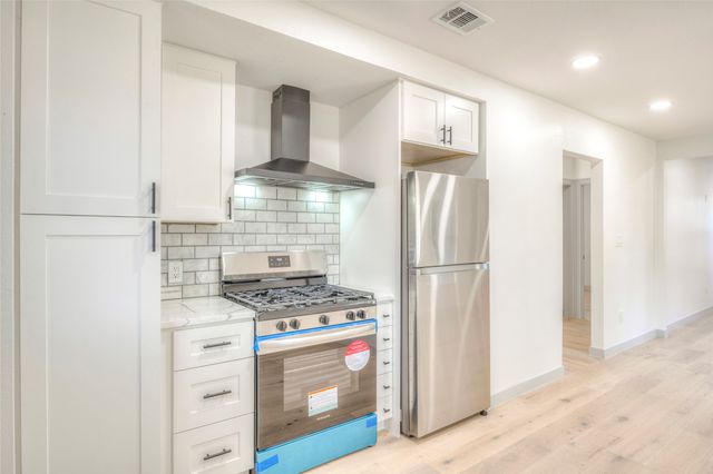6720 Wofford Avenue, Dallas, TX 75227