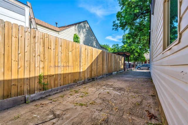 6720 Wofford Avenue, Dallas, TX 75227