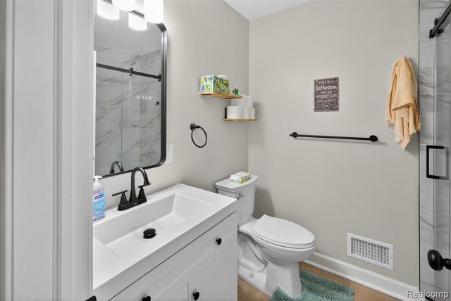 17207 Kingsbrooke Drive, Clinton Township, MI 48038