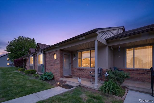 17207 Kingsbrooke Drive, Clinton Township, MI 48038