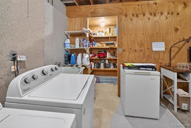 17207 Kingsbrooke Drive, Clinton Township, MI 48038