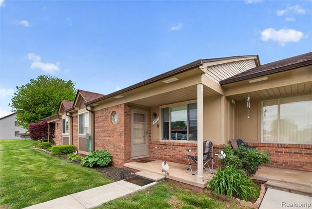 17207 Kingsbrooke Drive, Clinton Township, MI 48038
