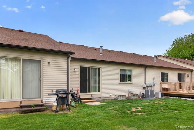 17207 Kingsbrooke Drive, Clinton Township, MI 48038