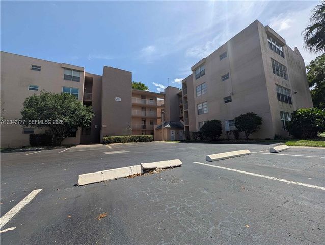 9495 Evergreen Place 102, Davie, FL 33324