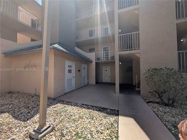 9495 Evergreen Place 102, Davie, FL 33324