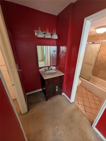 9495 Evergreen Place 102, Davie, FL 33324