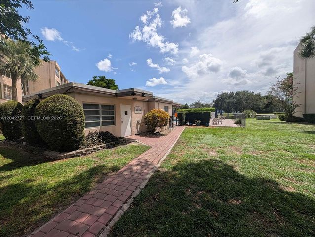 9495 Evergreen Place 102, Davie, FL 33324