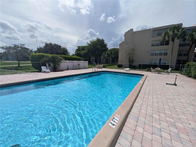 9495 Evergreen Place 102, Davie, FL 33324