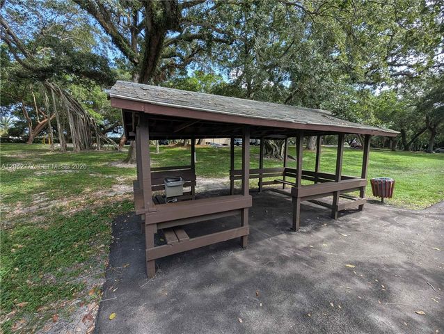 9495 Evergreen Place 102, Davie, FL 33324
