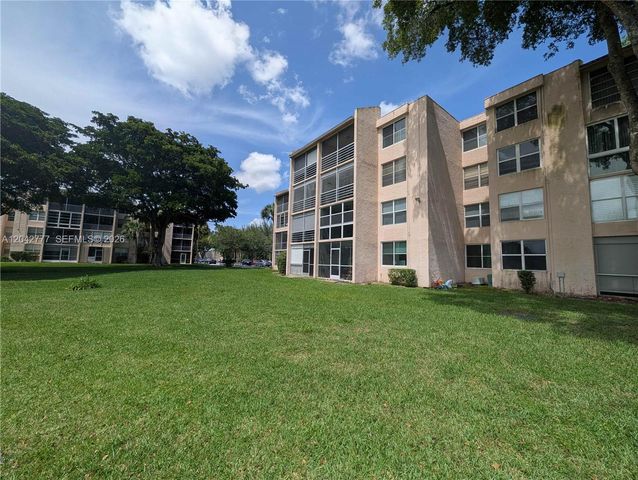 9495 Evergreen Place 102, Davie, FL 33324