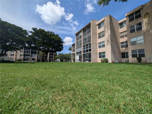 9495 Evergreen Place 102, Davie, FL 33324