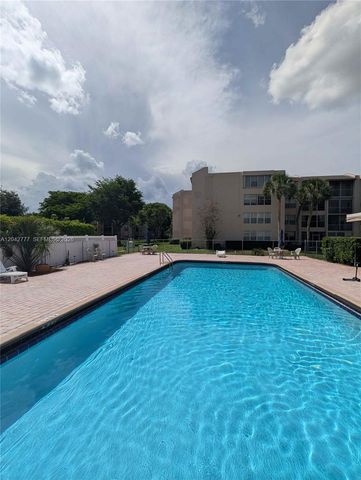 9495 Evergreen Place 102, Davie, FL 33324