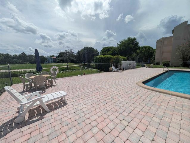 9495 Evergreen Place 102, Davie, FL 33324