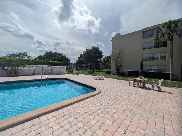 9495 Evergreen Place 102, Davie, FL 33324