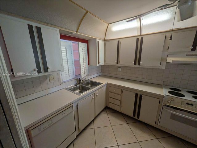 9495 Evergreen Place 102, Davie, FL 33324