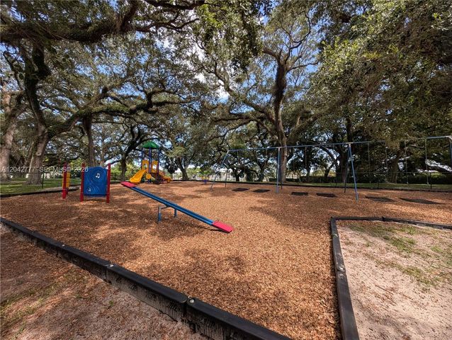 9495 Evergreen Place 102, Davie, FL 33324