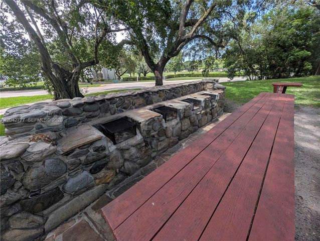 9495 Evergreen Place 102, Davie, FL 33324