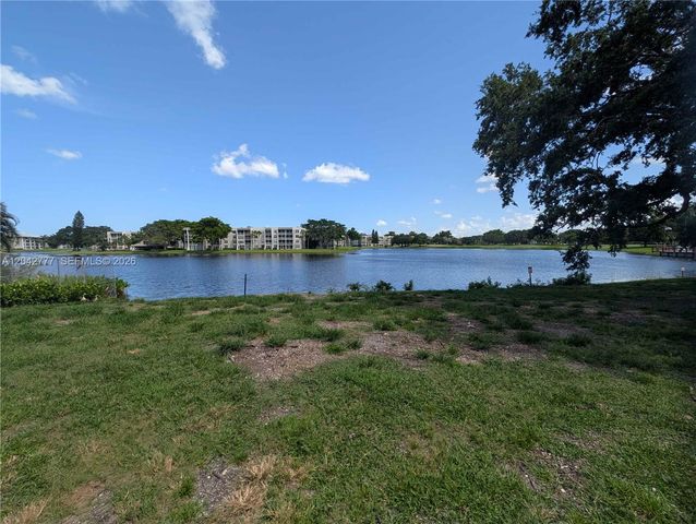 9495 Evergreen Place 102, Davie, FL 33324