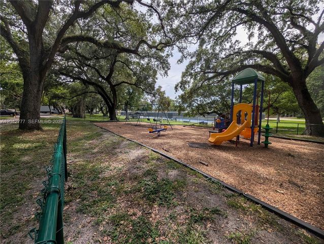 9495 Evergreen Place 102, Davie, FL 33324