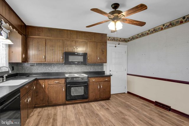 12 EASTWOOD DR, Carlisle, PA 17015