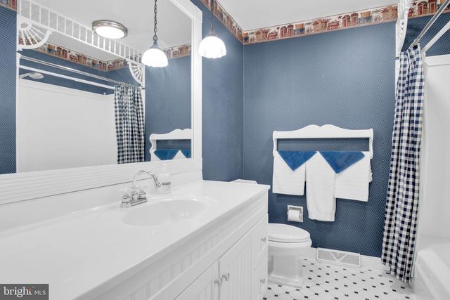 12 EASTWOOD DR, Carlisle, PA 17015