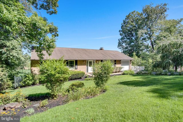12 EASTWOOD DR, Carlisle, PA 17015
